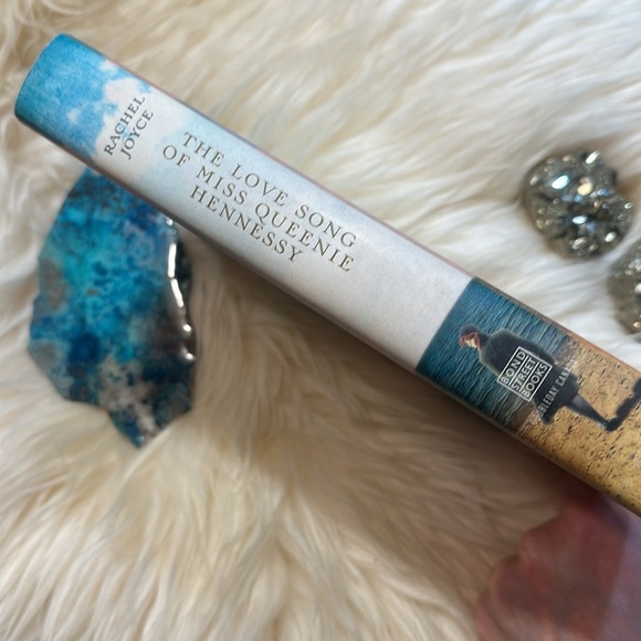 The love song of Miss Queenie Hennessey. Hardback - Picture 2 of 5